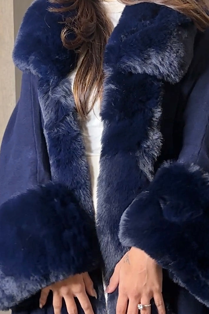 Cruella De Vil Cape : 3 colours