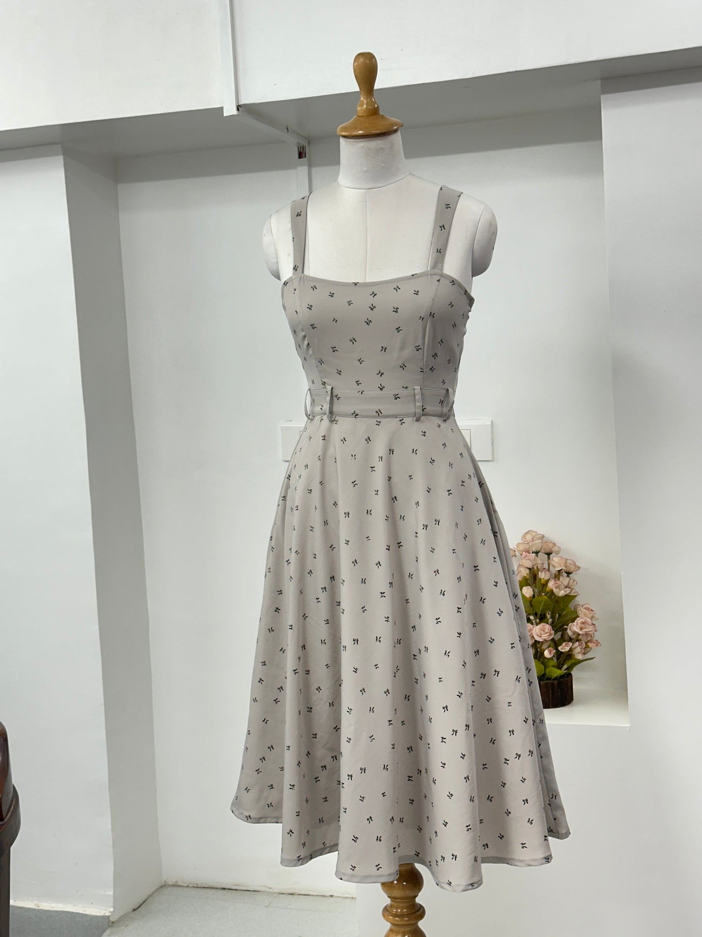 The bowy midi dress