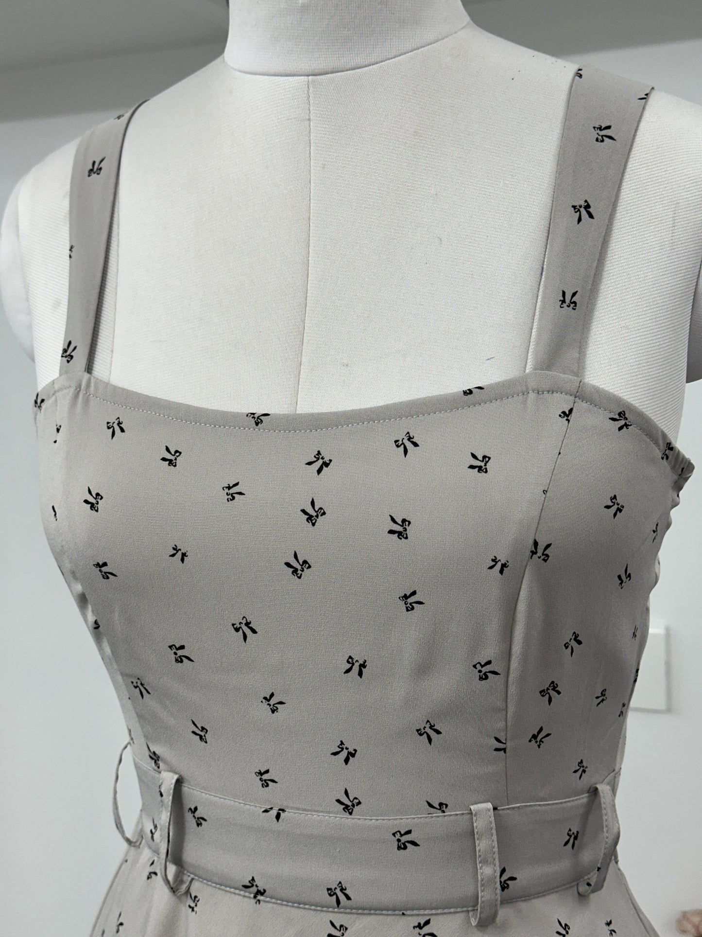 The bowy midi dress