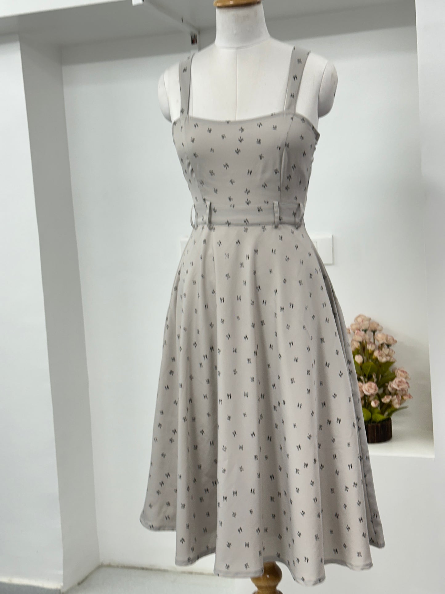 The bowy midi dress